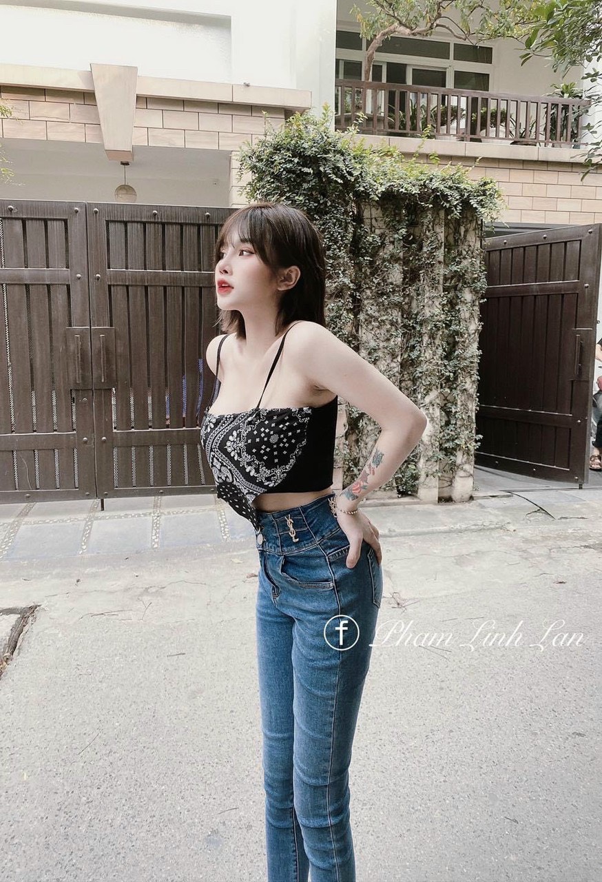 Áo yếm tam giác in thổ cẩm