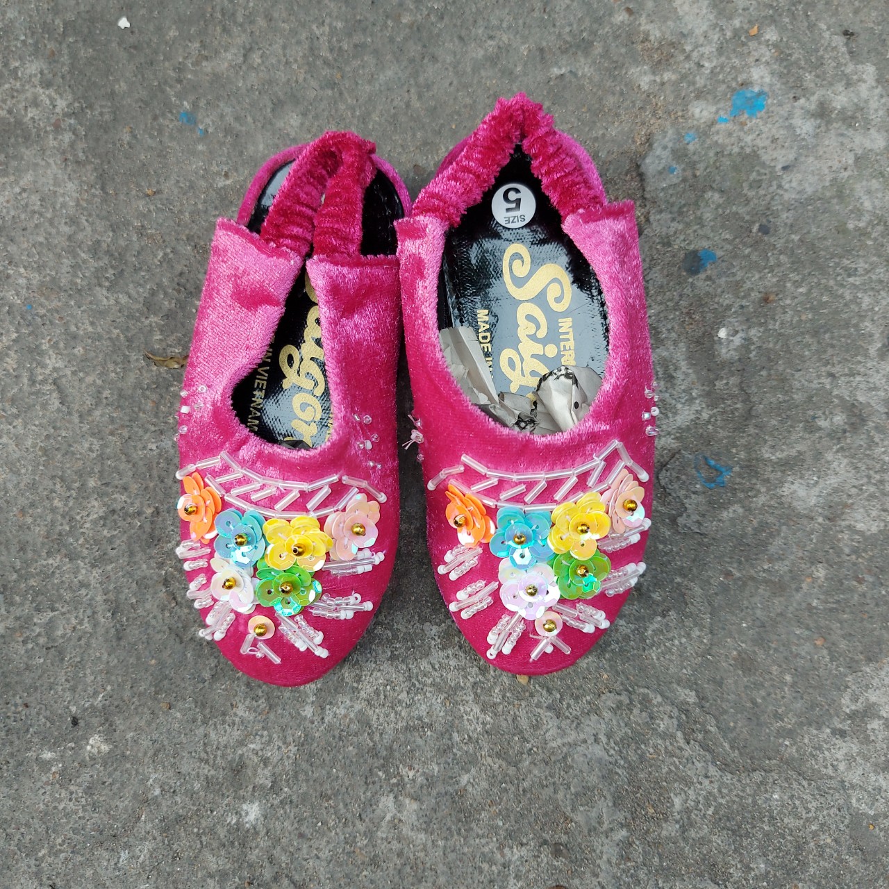 Hài thêu nhung quai hậu cho bé