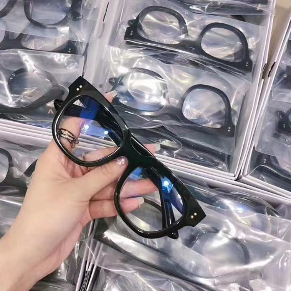 MẮT KÍNH CHỮ V PHONG THỜI TRANG