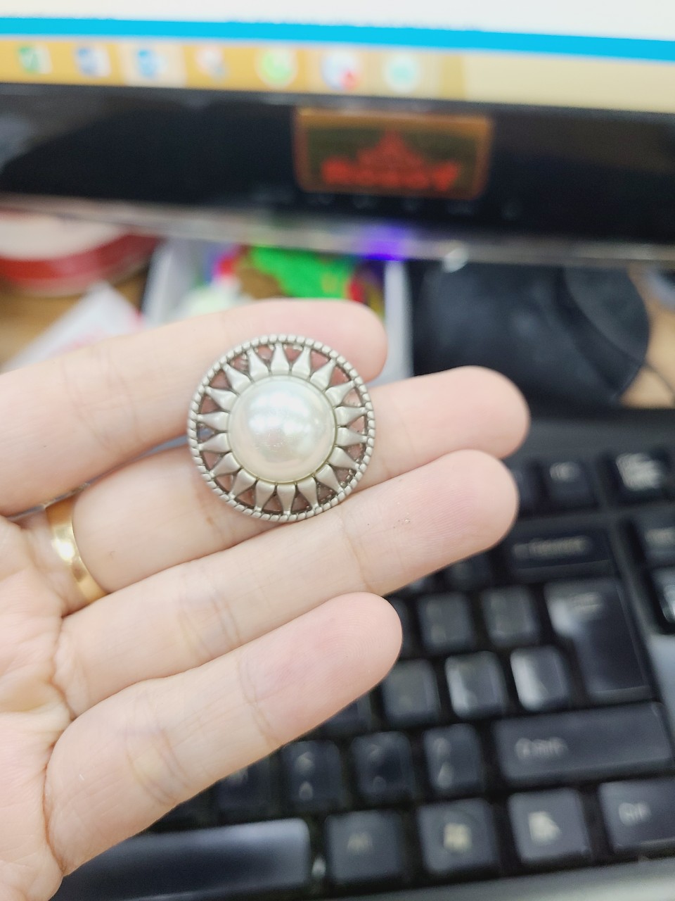 Nút may lên áo vest áo dạ* bảng 2 phân * giá của 1 nút