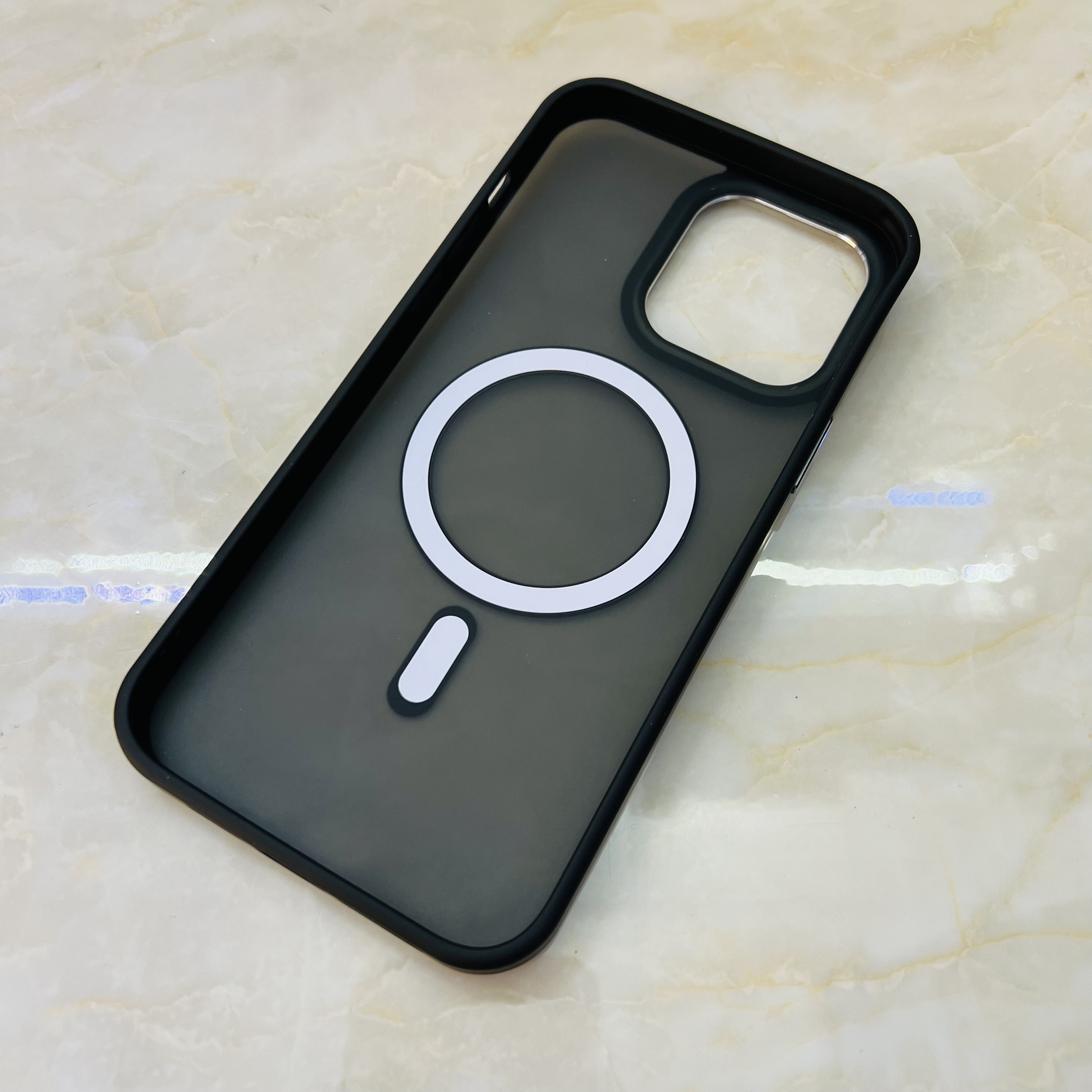 Ốp lưng iPhone 14 Pro Max Filada magsafe viền màu