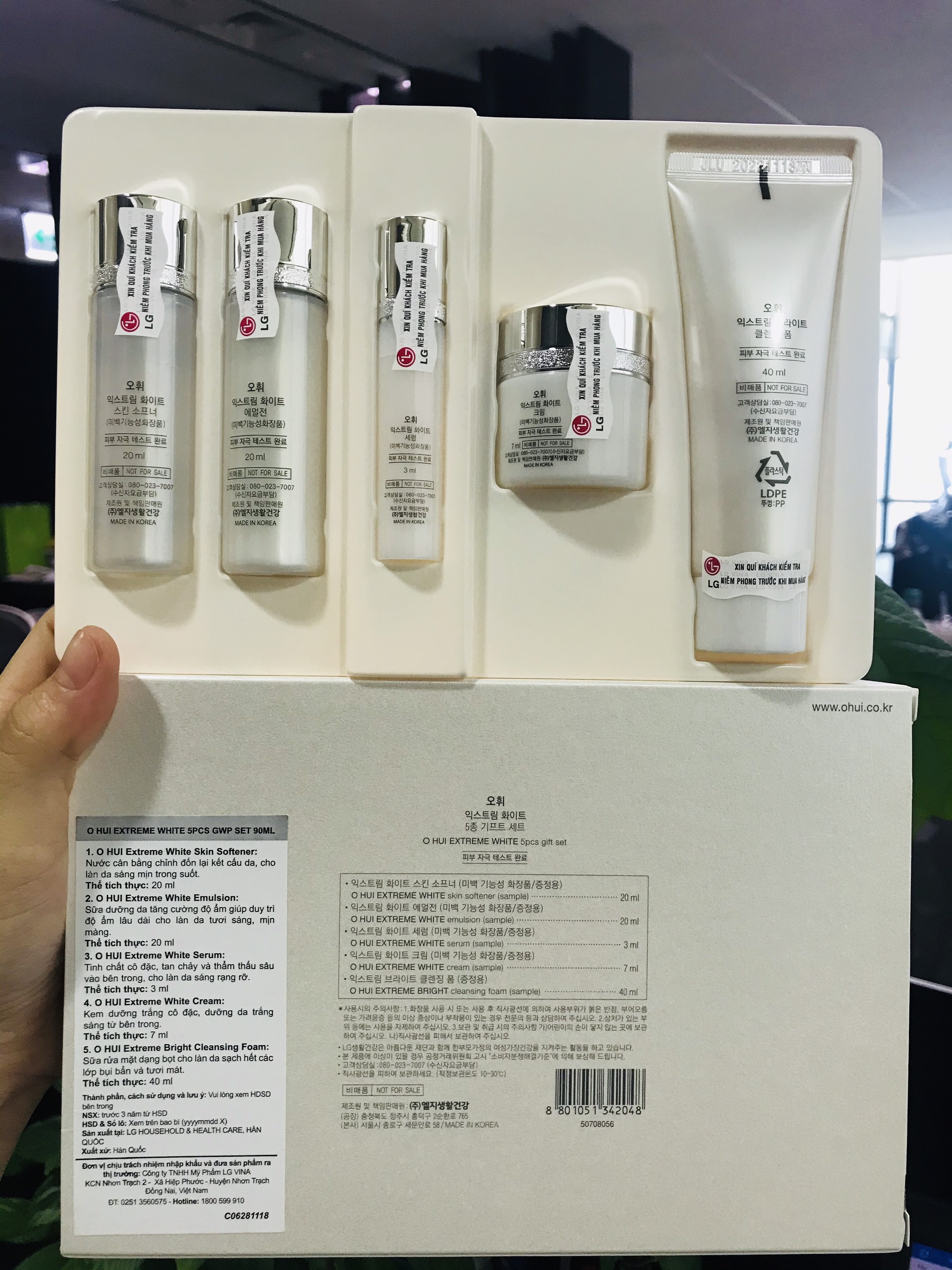Sữa rửa mặt trắng da OHUI Extreme Bright Cleansing Foam 40ml