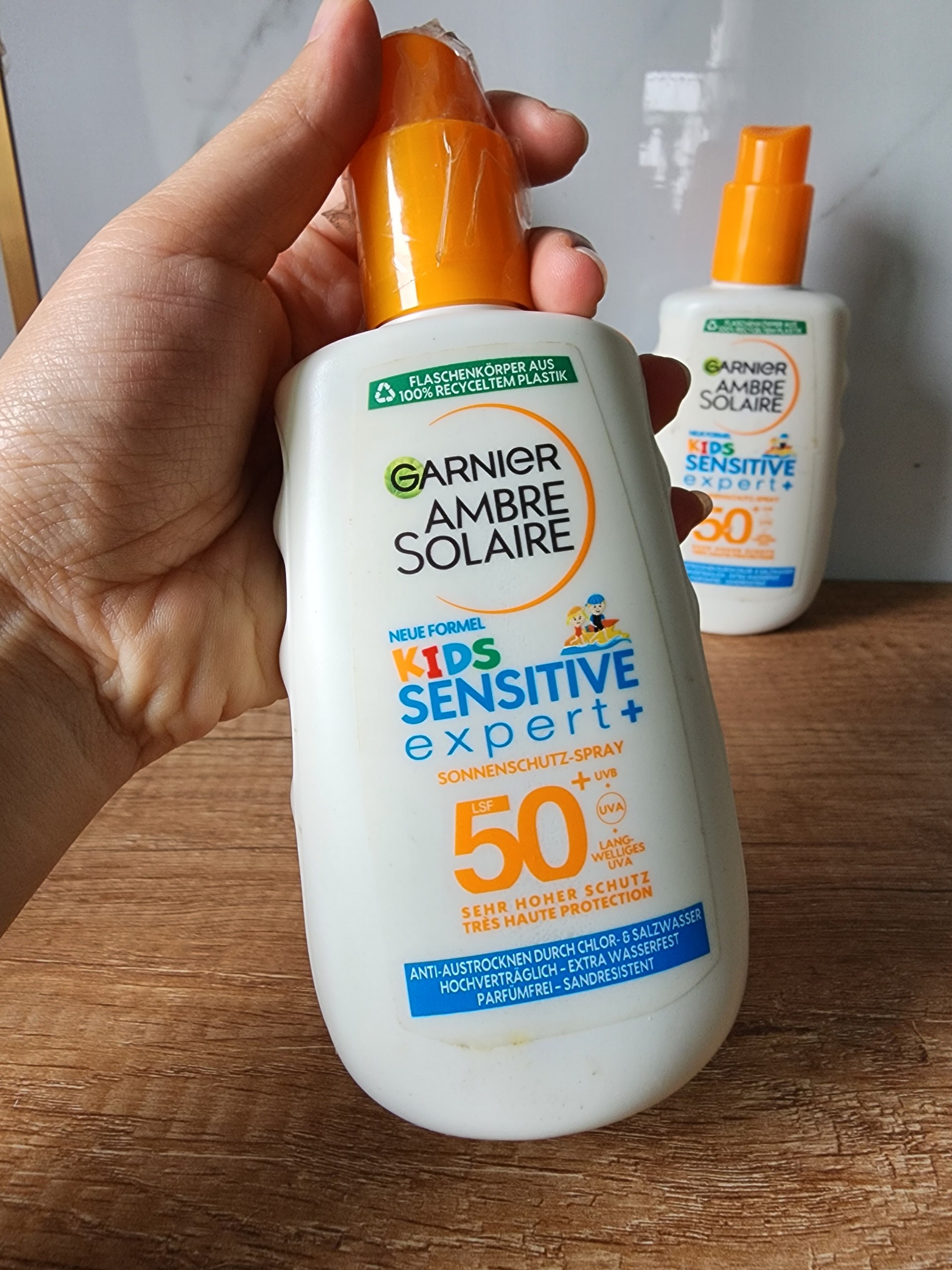 Kem chống nắng dạng xịt Garnier Sensitive