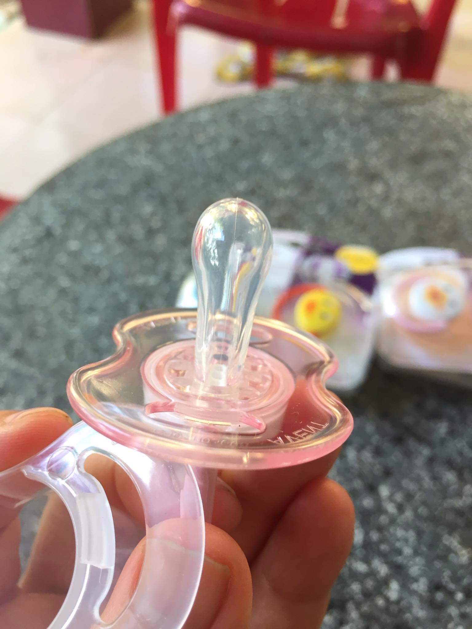Ty ngậm Avent ( ti có nắp đậy) cho bé 6-18 m/ tách lẻ