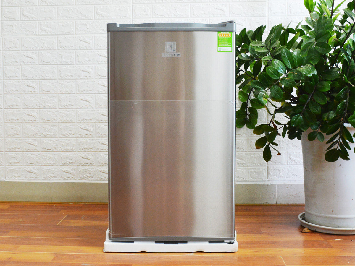 Tủ lạnh mini Electrolux EUM0900SA 92L - Hàng chính hãng