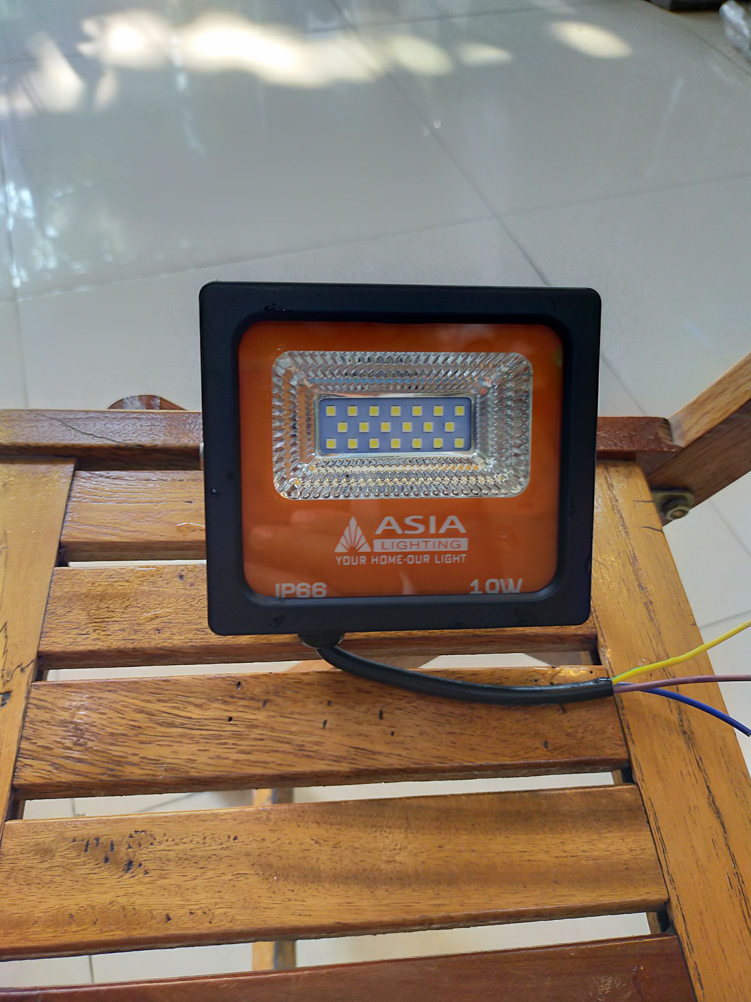 Chiếu pha Asia 10w