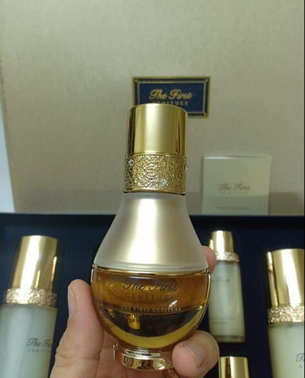 Set hoa hồng sữa dưỡng Ohui The First (tinh chất vàng 20 ml)