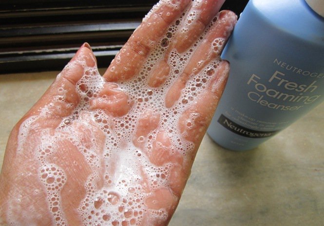 [HCM]Sữa Rửa Mặt Tẩy Trang Neutrogena Fresh Foaming 200ml