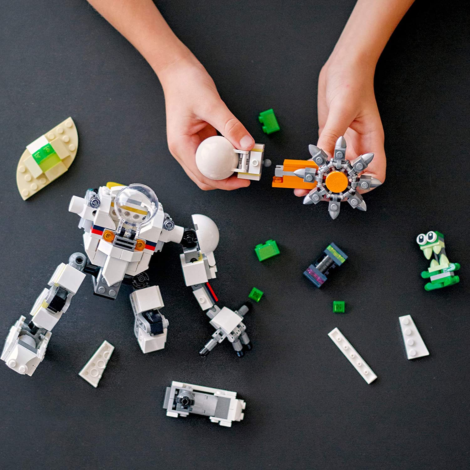 Đồ chơi LEGO CREATOR - Rô Bốt Khám Phá Không Gian - 31115
