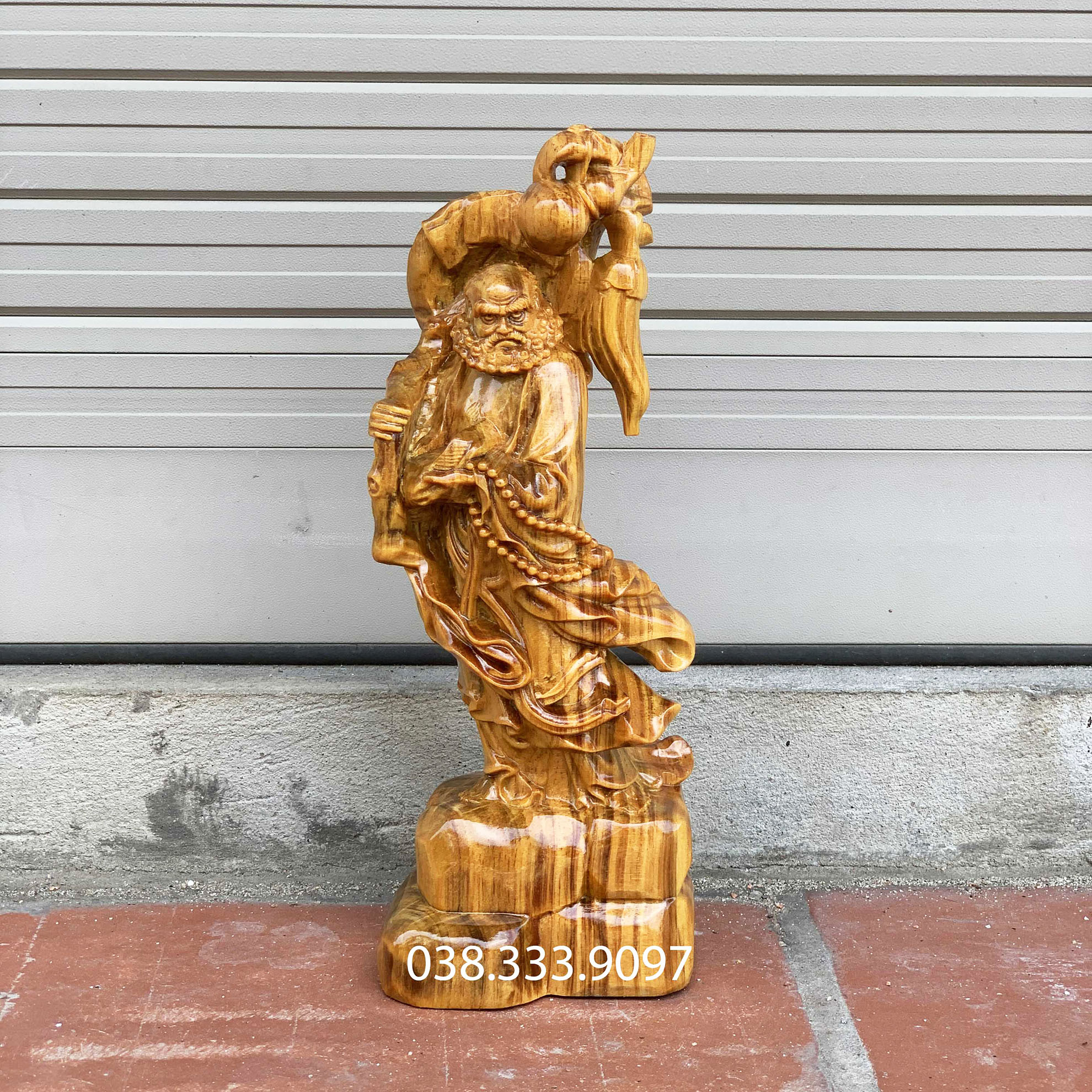 Tượng sư tổ đạt ma cao 20cm và 30cm chất liệu gỗ huyết long nguyên khối