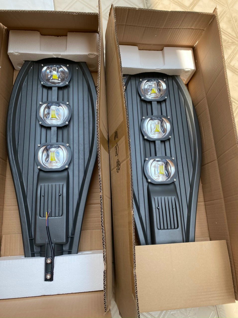 [HCM]Đèn đường kiểu chiếc lá chống nước IP67-50W100W150W200W