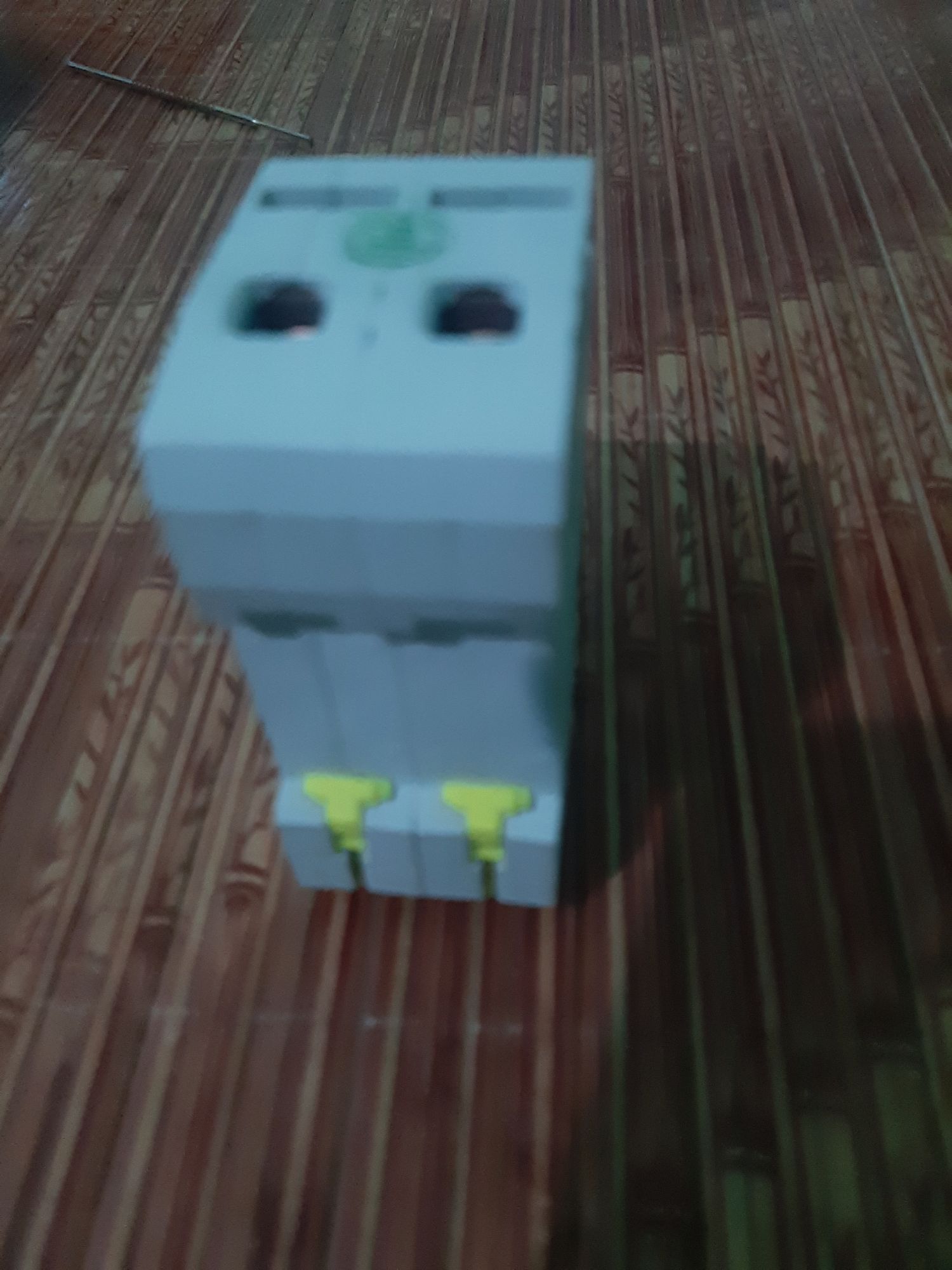 aptomat 2 pha chống quá tải