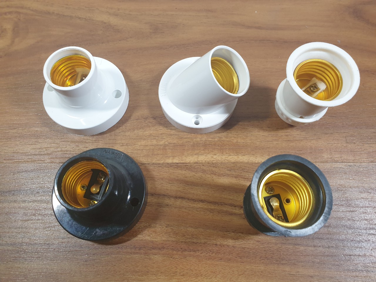 Đuôi đèn xoáy E27 treo, thẳng, vát, xéo (đen, trắng) lõi đồng
