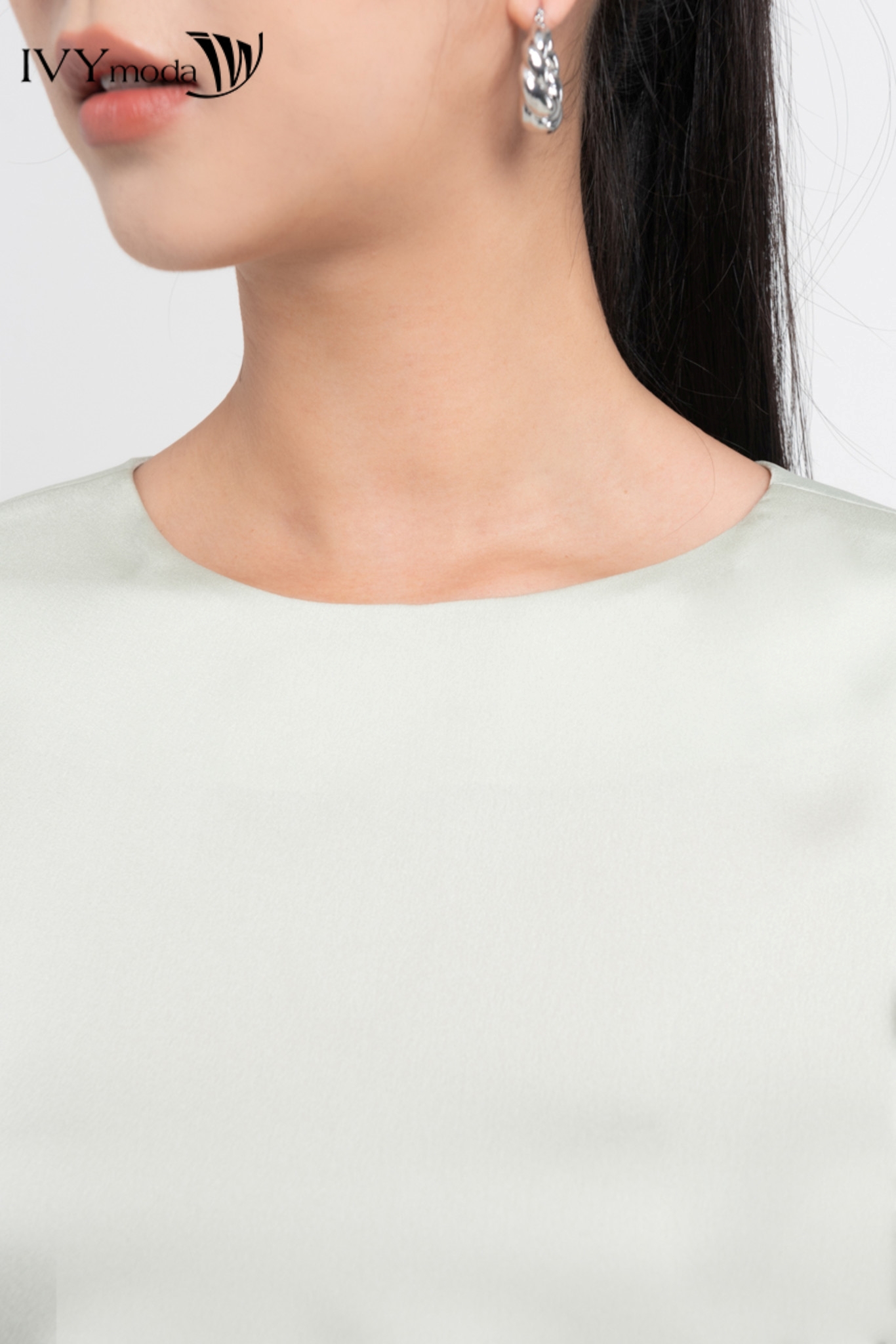 Áo lụa croptop eo cut-out IVY moda MS 16M7911