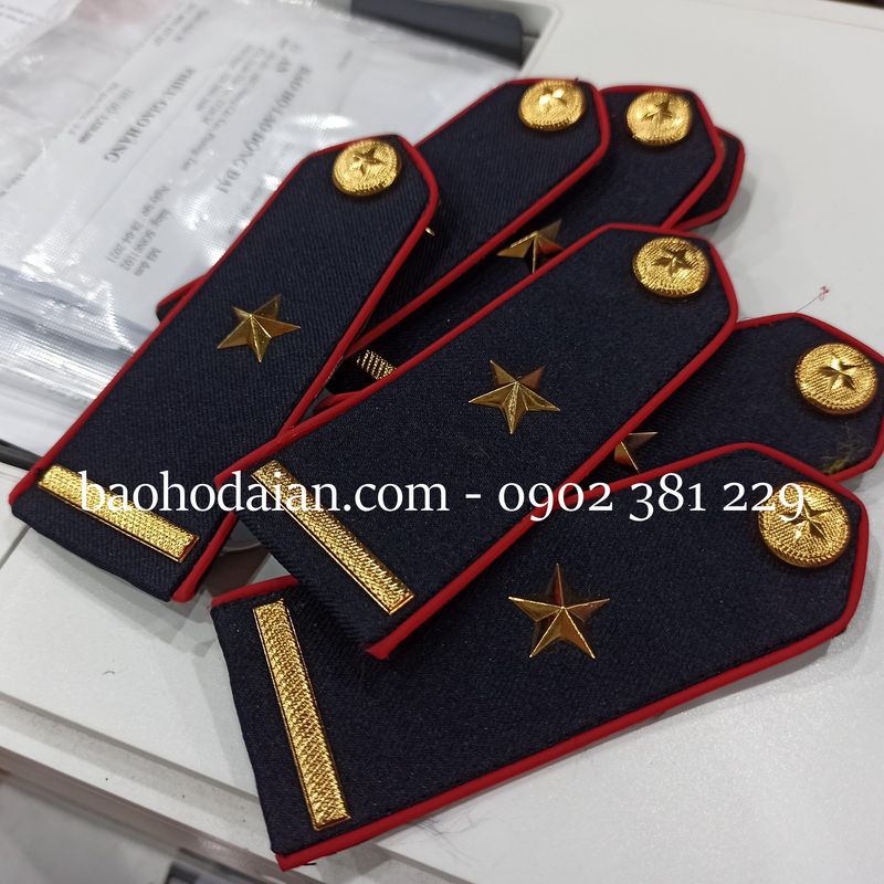 Cầu vai gạch đồng viền đỏ - 1 sao (1 cặp)
