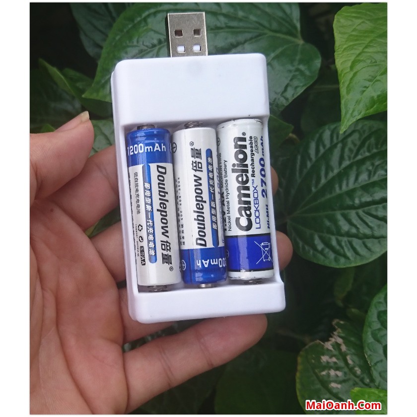 Combo 4 viên pin sạc doublepow 2a 1200 mah và 1 sạc 4 pin đầu usb