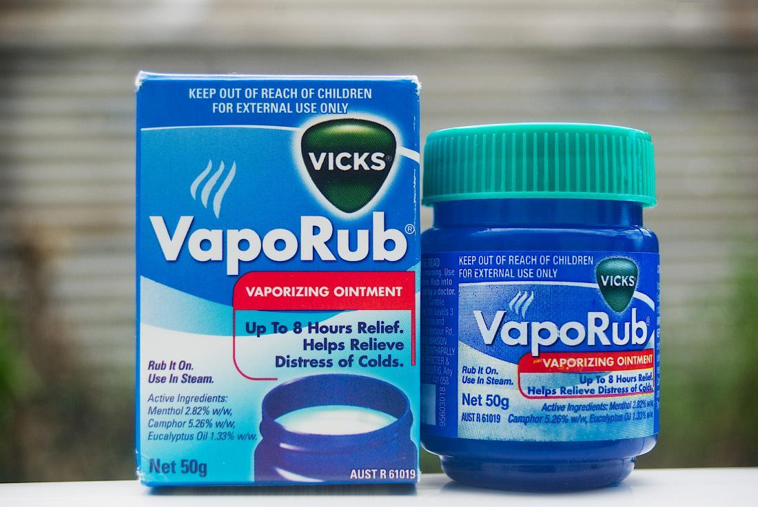 Dầu cù là Vicks VapoRub