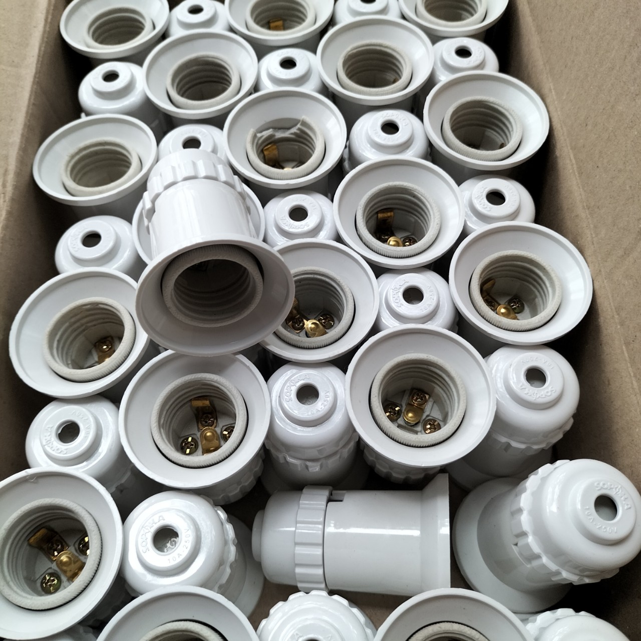 Đui đèn ren sứ chống cháy chống nước E27