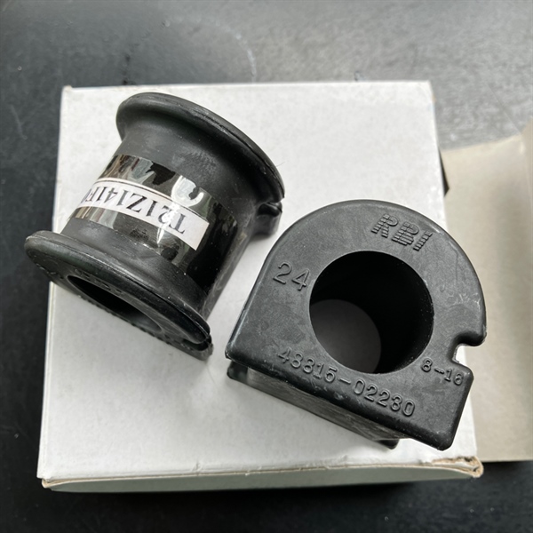 Cao su cân bằng trước corolla mã toyota 48815-02230 - rbi t21z141f0