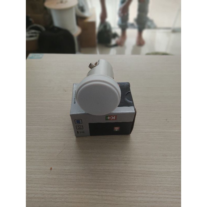 Kim Thu LNB K+ Bộ khuyếch đại và dịch tần thấp (Universal Single LNBF)