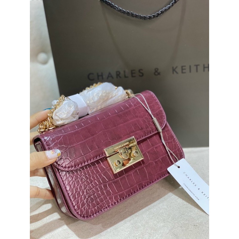 Túi Xách Nữ - Túi Đeo Vai Charles & Keith Màu Đỏ