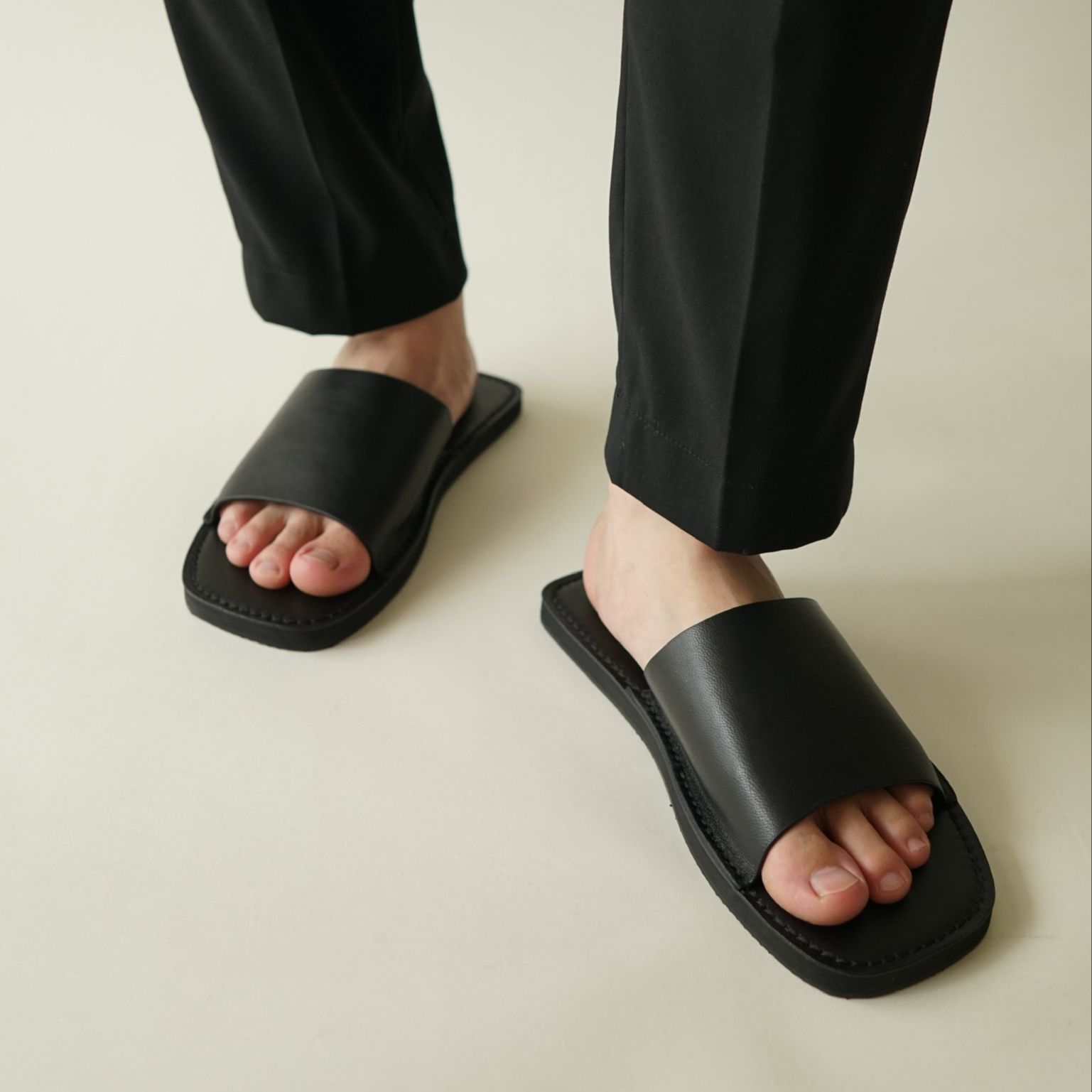 GÔ Sandals Waa. - Màu Đen - Dép Quai Ngang Da Thật