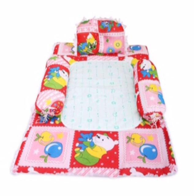 [HCM]Bộ Nệm Gối Kate Lót Chống Thấm Cho Bé Gồm 1 Nệm 1 Gối Lõm 2 Gối Ôm