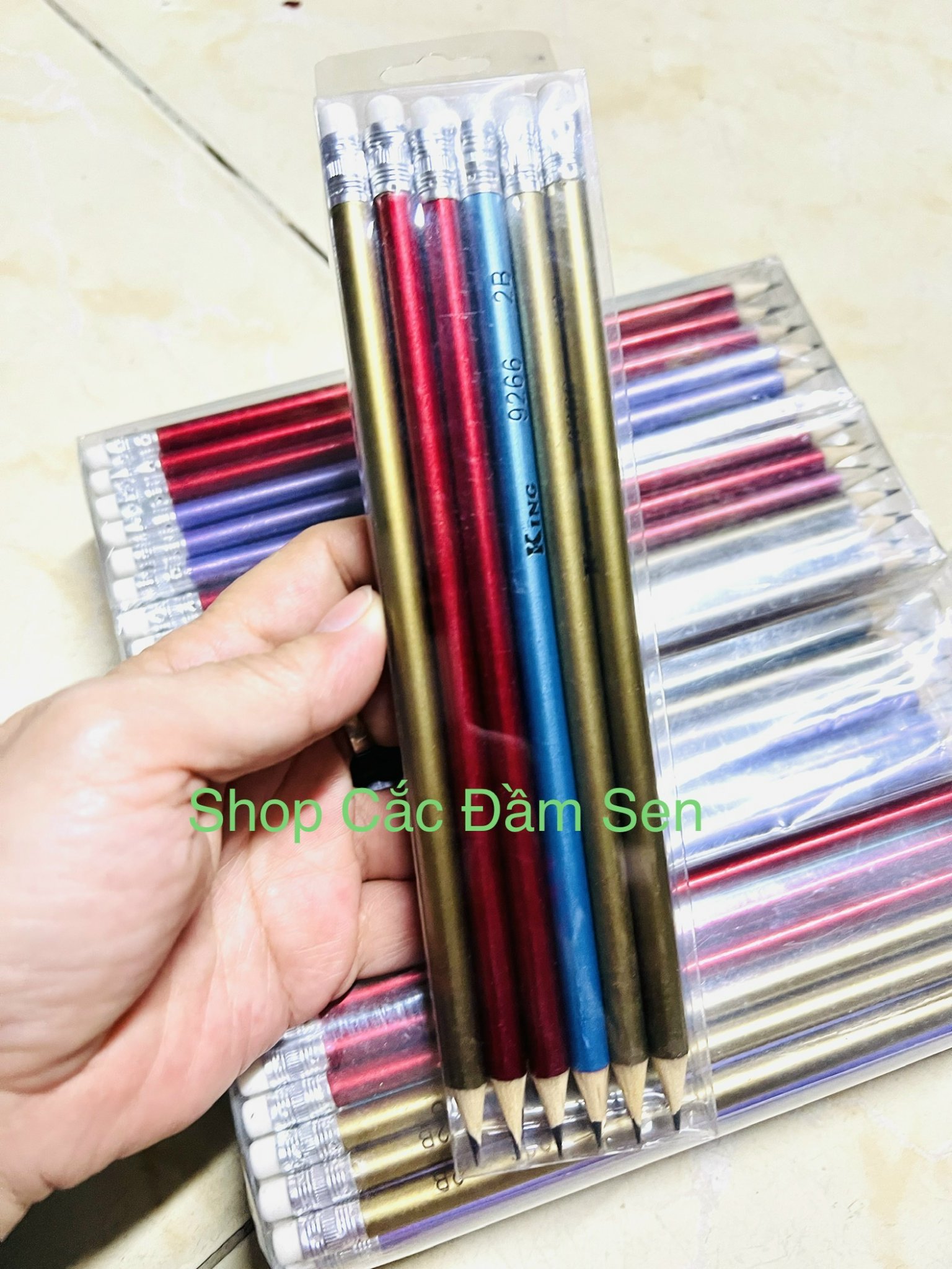 Hộp 12 cây viết chì chuốt sẵn Gstar kèm 3 chuốt bút