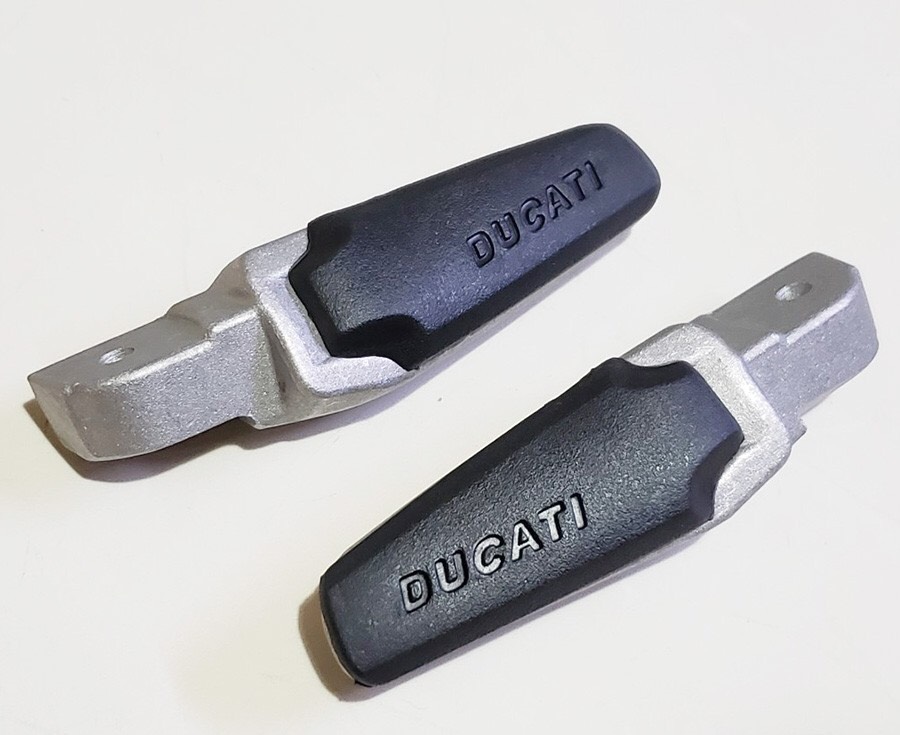 Gác chân DUCATI gắn gác chân sau cho các dòng yamaha, honda xe nào củng được