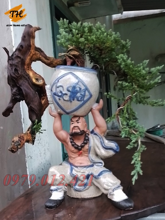 Chậu tượng Lỗ Chí Thâm đội chậu gốm Bát Tràng