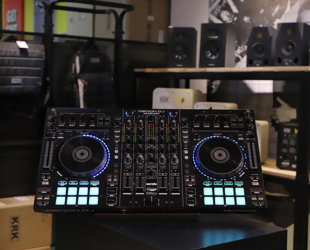Bàn Denon DJ MC7000