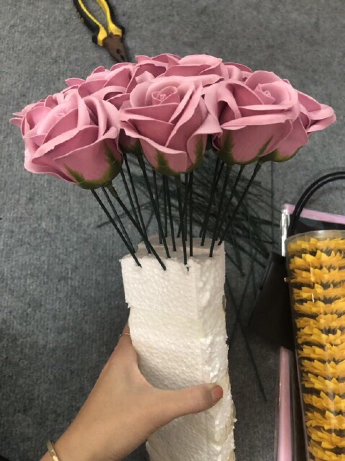 100 cành kẽm cắm hoa sáp,hoa giấy dài 40cm