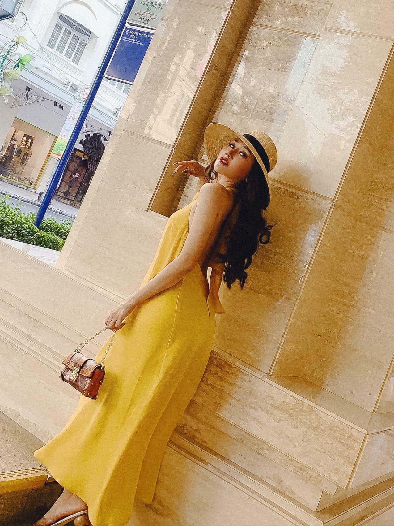 Đầm maxi cổ yếm hở lưng