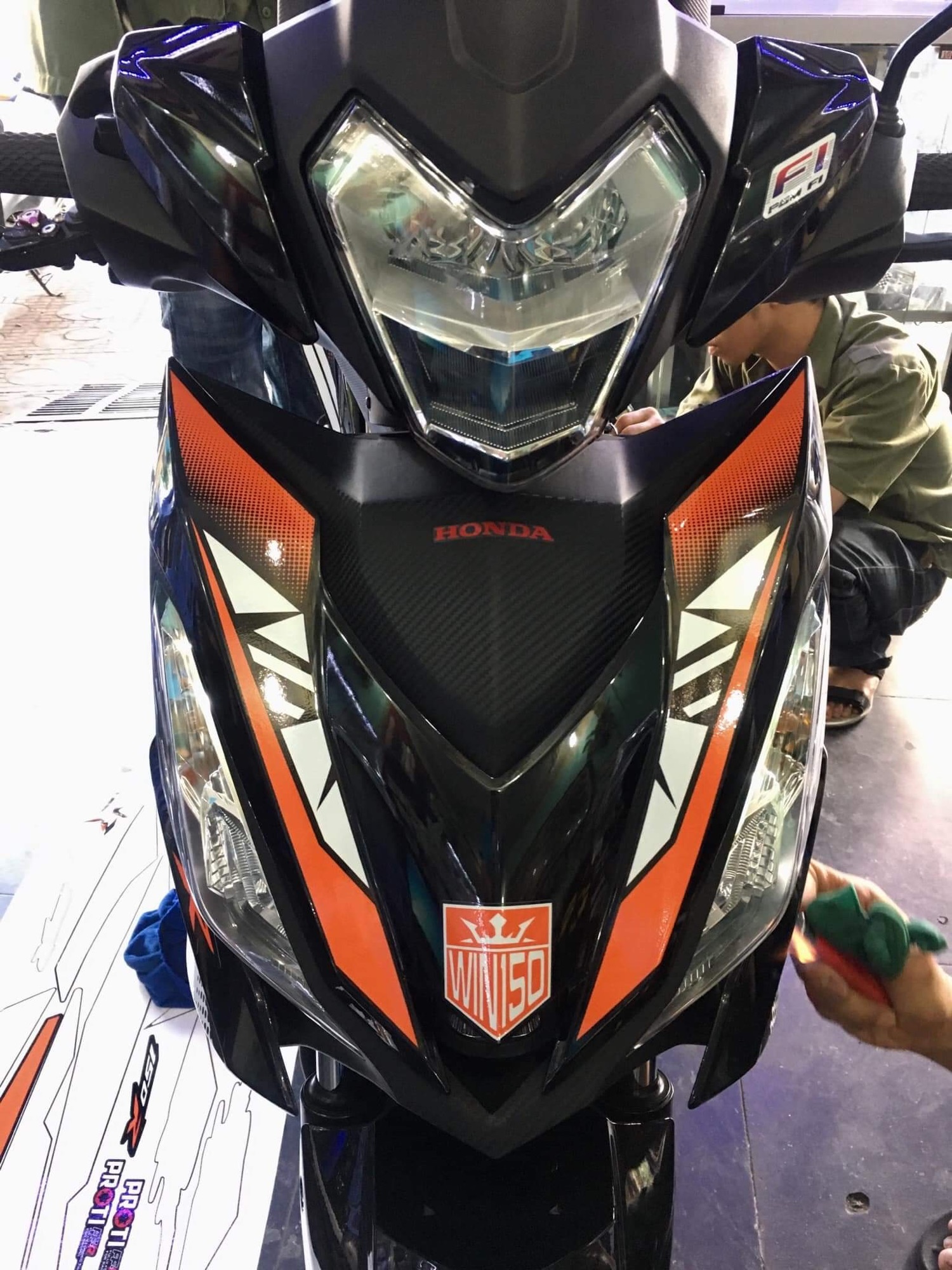 [ QUÍ KHÁCH VUI LÒNG MANG TEM RA TIỆM CHO THỢ DÁN] TEM RỜI Winner chế Sonic dán xe đen decal