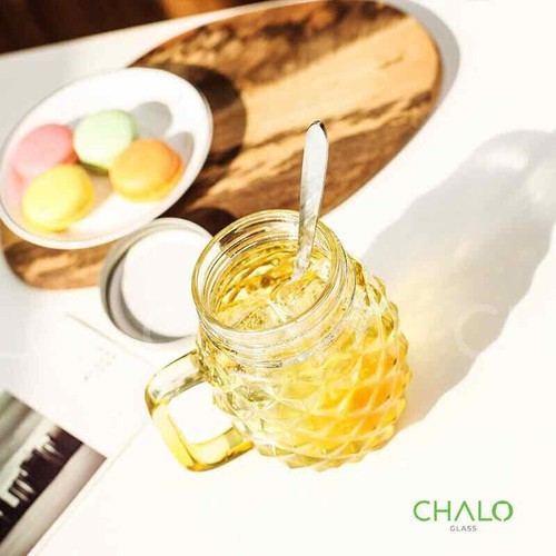 CỐC THỦY TINH HÌNH QUẢ DỨA 500ML KÈM NẮP