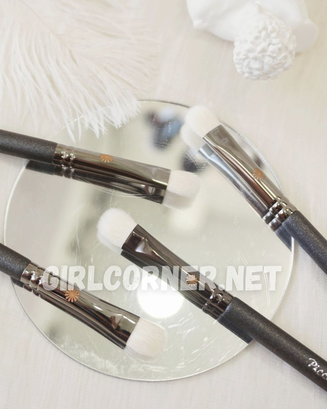[HCM]Cọ nhấn sáng - tán bầu mắt Piccasso 239