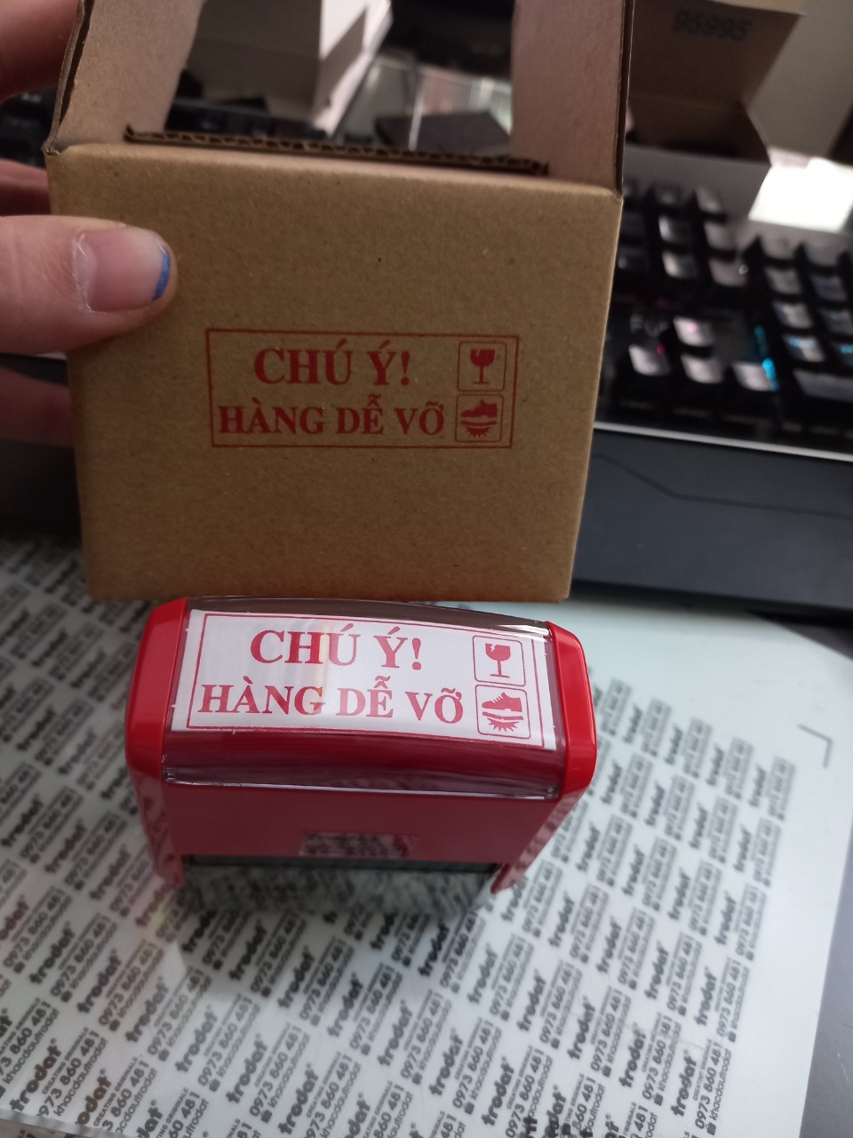 Con dấu Hàng Dễ Vỡ Xin Nhẹ Tay