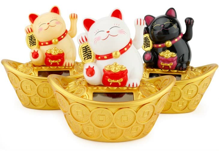 Mèo Ngoắc Ngồi Thỏi Vàng