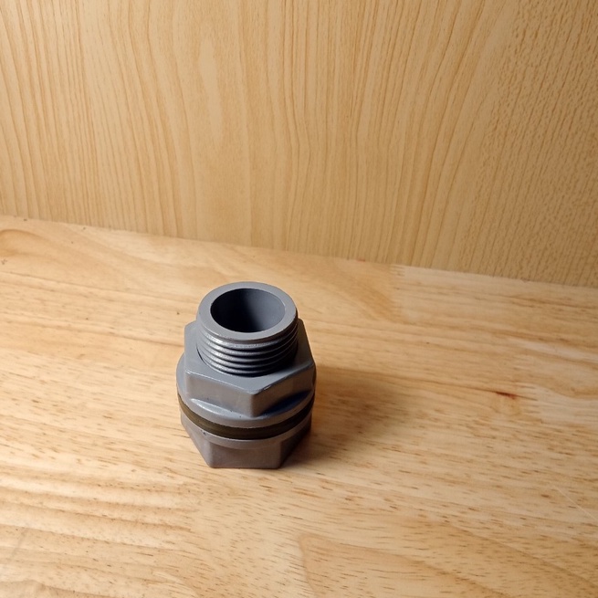 Ren nhựa PVC lắp bồn nước.