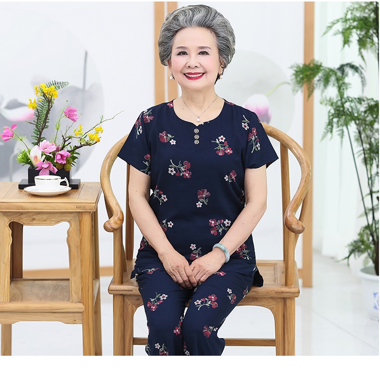 Bộ quần áo cho người già