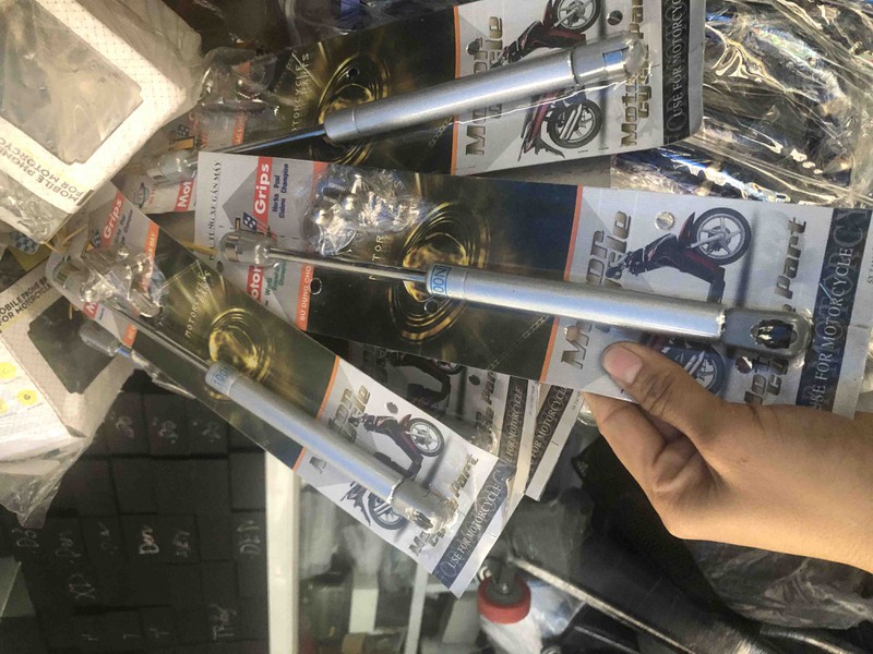 Ty nâng yên xe máy