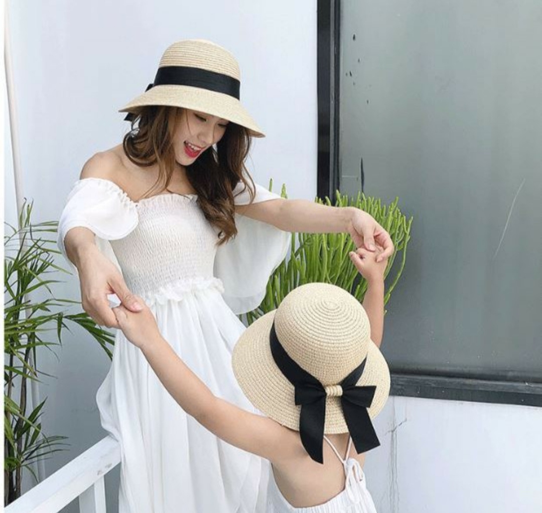 Mũ Cói Vành Cụp Nơ Đen Cho Mẹ & Bé