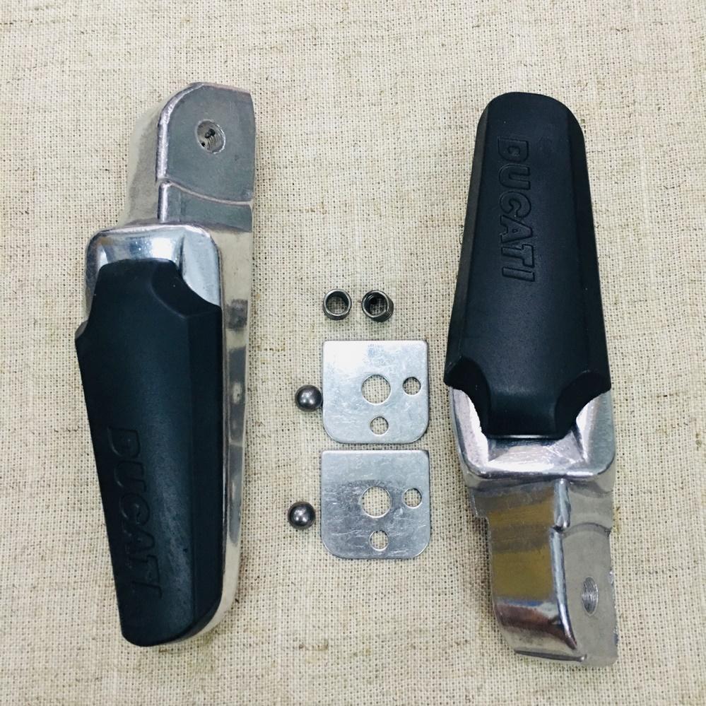 [HCM]CẶP GÁC CHÂN SAU TRANG TRÍ XE MÁY DUCATI CAO CẤP (MÀU CHÂN XI BÓNG)