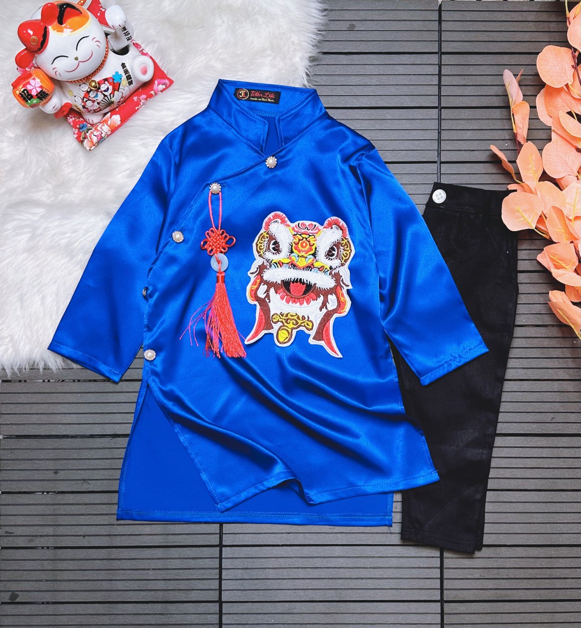 AO DAI CACH TAN HINH THIU