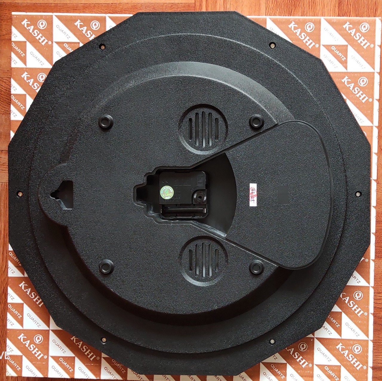 Đồng hồ treo tường HM401