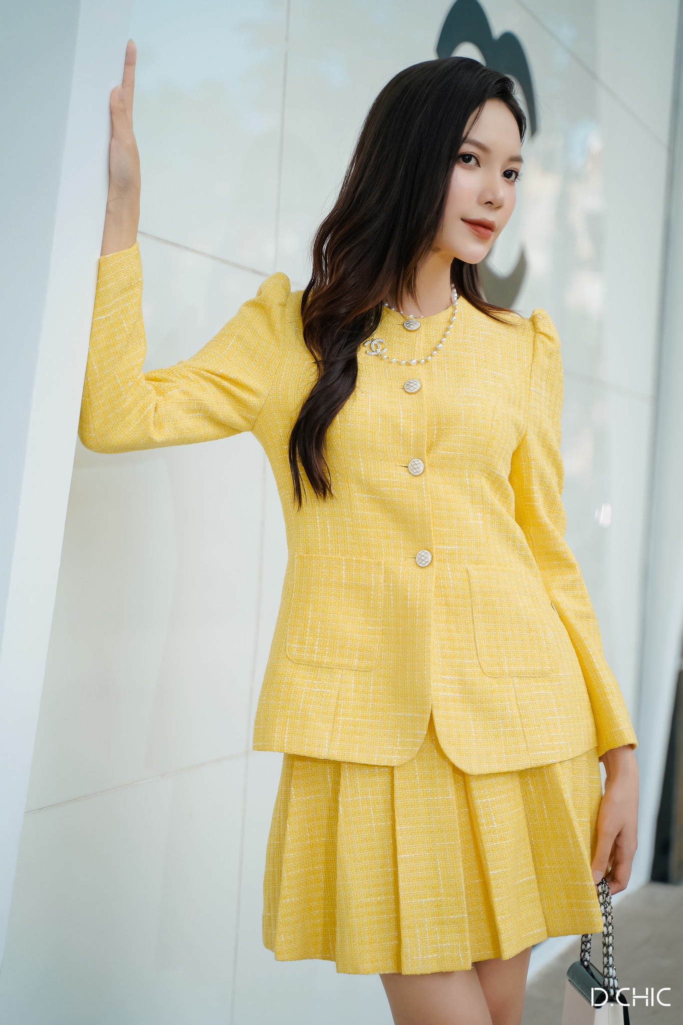 Chân váy ngắn cạp lớn xếp ly D.CHIC MS: 381606