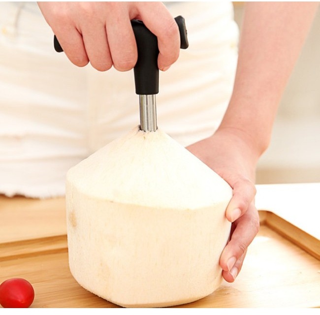 Dụng cụ khui dừa siêu nhanh