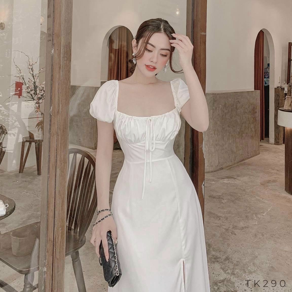 Đầm trắng cổ vuông xẻ tà