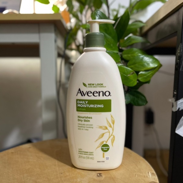 Sữa dưỡng thể Aveeno Daily Moisturizing Lotion Nourishes Dry Skin Fragrance Free 591ml  dưỡng da không nhờn dễ hấp thụ và thành phần tự nhiên, lành tính, không mùi Aveeno Daily Moisturizing Lotion 20 fl oz. cao cấp
