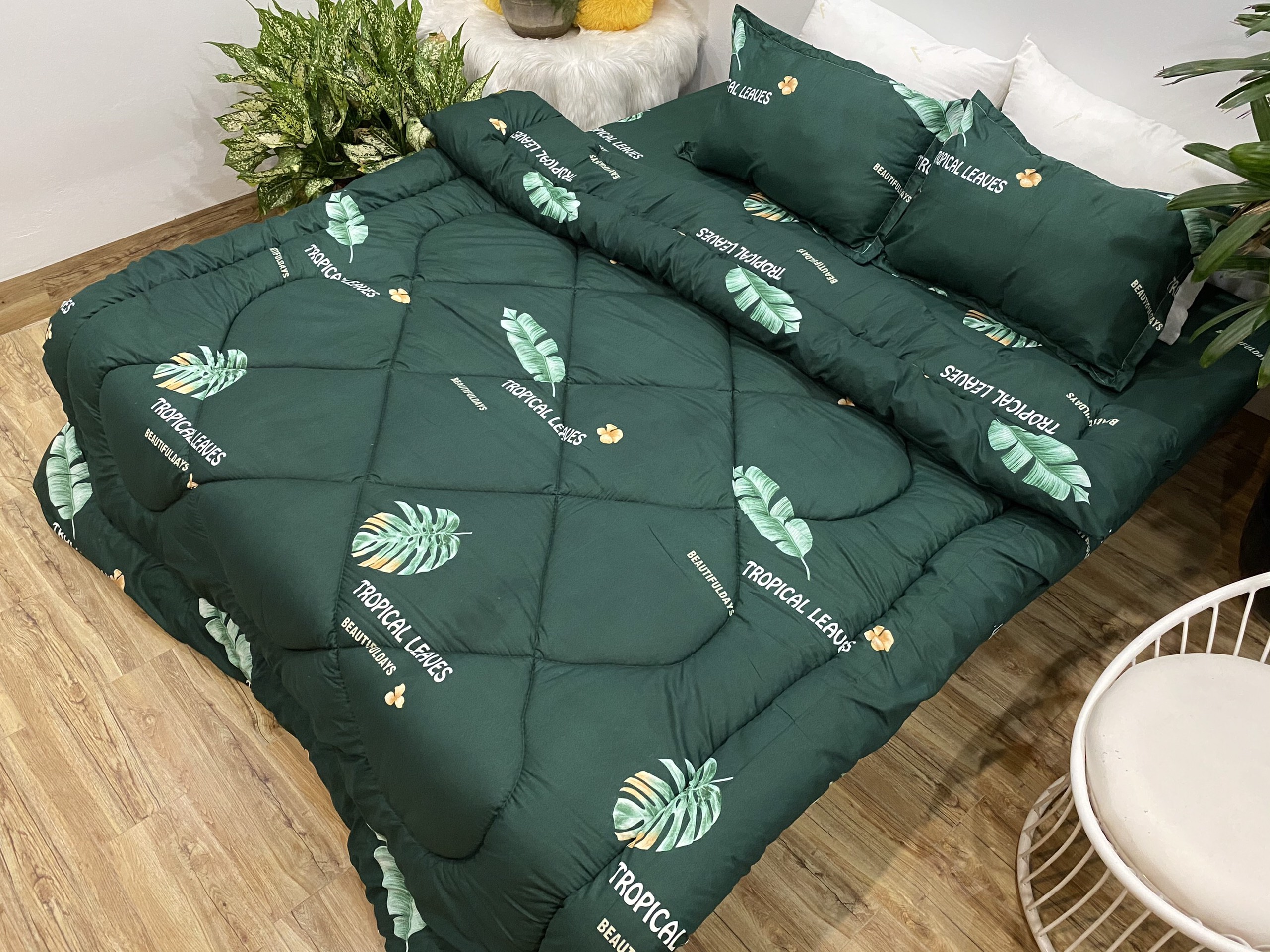 Bộ Chăn Phao 5 Món ( Gồm 1 Chăn Phao + 1 Ga Bo Chun + 2 Vỏ Gối Nằm + 1 Vỏ Gối Ôm) Mẫu Lá Chuối Phao 41